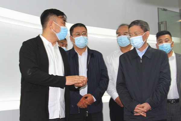 全国人大常委会副委员长郝明金视察智秦数字出版集团